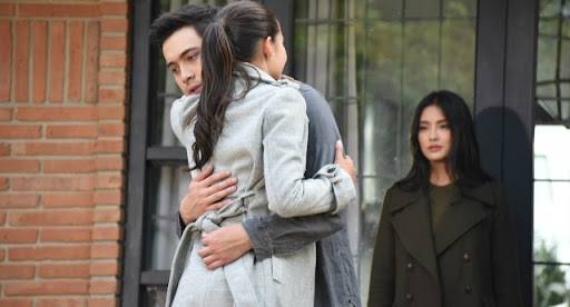 9 năm hiếm muộn mới sinh được con, ngày trở dạ vợ gọi chồng vào viện thì anh cáo bận vì phải chăm sóc người này