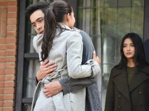 9 năm hiếm muộn mới sinh được con, ngày trở dạ vợ gọi chồng vào viện thì anh cáo bận vì phải chăm sóc người này