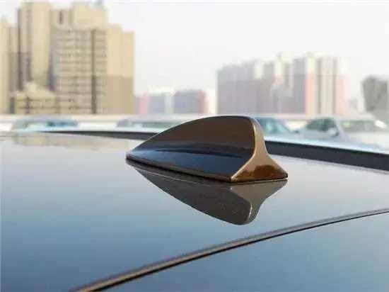 'Góc nhỏ' trên nóc xe ô tô có công dụng gì? Người tài xế già nói: Không chỉ là trang trí, quan trọng hơn là hậu trường