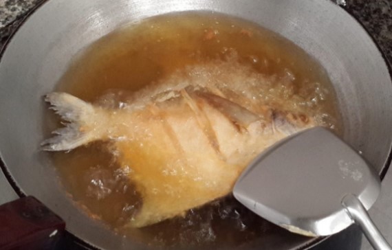 3 ki&#x1EC3;u ch&#x1EBF; bi&#x1EBF;n c&#xE1; khi&#x1EBF;n &quot;ng&#x1EA5;m &#x111;&#x1EA7;y&quot; d&#x1EA7;u m&#x1EE1; v&#xE0; m&#x1EA5;t h&#x1EBF;t dinh d&#x1B0;&#x1EE1;ng, c&#xE1;c b&#xE0; n&#x1ED9;i tr&#x1EE3; n&#xEA;n bi&#x1EBF;t k&#x1EBB;o mang ung th&#x1B0; v&#x1EC1; cho gia &#x111;&#xEC;nh