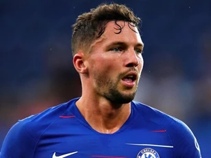 Tán gia bại sản, nhà vô địch Premier League phải đi làm phụ hồ
