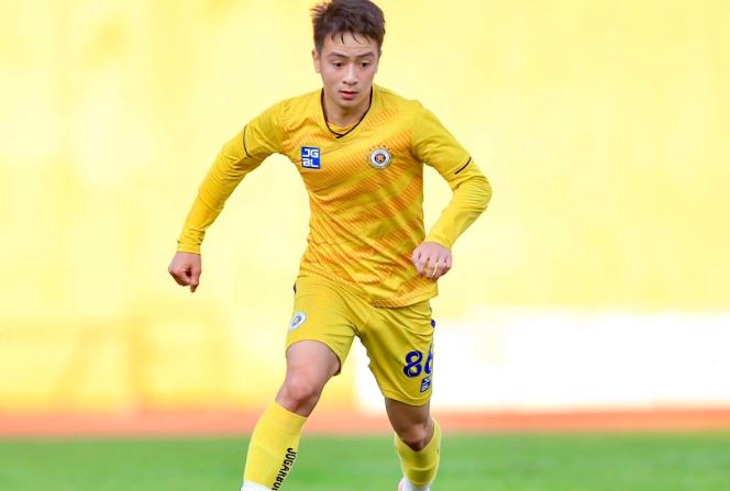 Hậu vệ Hà Nội FC bất ngờ được CAHN quan tâm