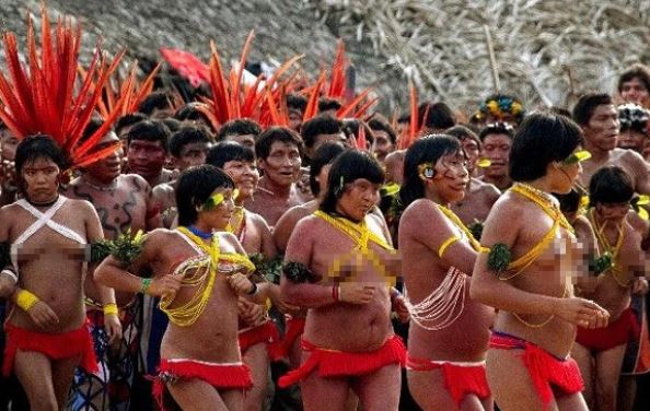 Kỳ lạ bộ lạc lấy tro cốt người chết nấu ăn, bé trai 8 tuổi đã được coi là đàn ông, bé gái 10 tuổi phải trải qua nghi lễ trưởng thành vô cùng đau đớn