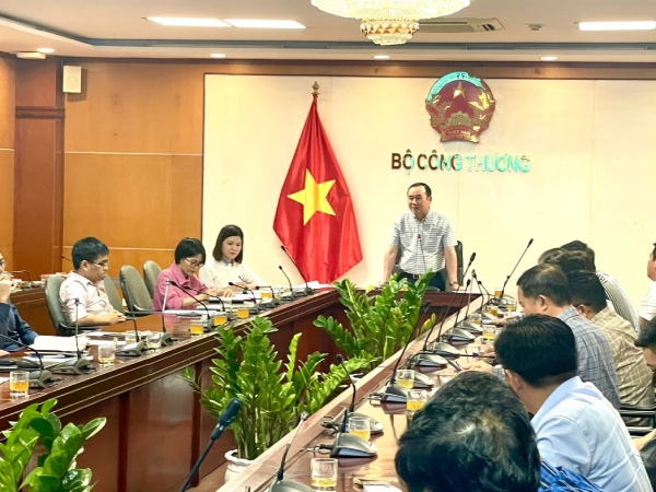 Tăng nhập khẩu xăng dầu 6 tháng đầu năm để bảo đảm nguồn cung 