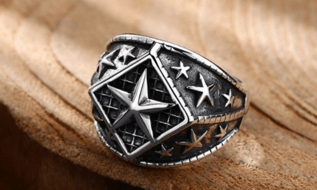 Nhẫn bạc nam: Bộ sưu tập mới nhất 2024 cho phái mạnh