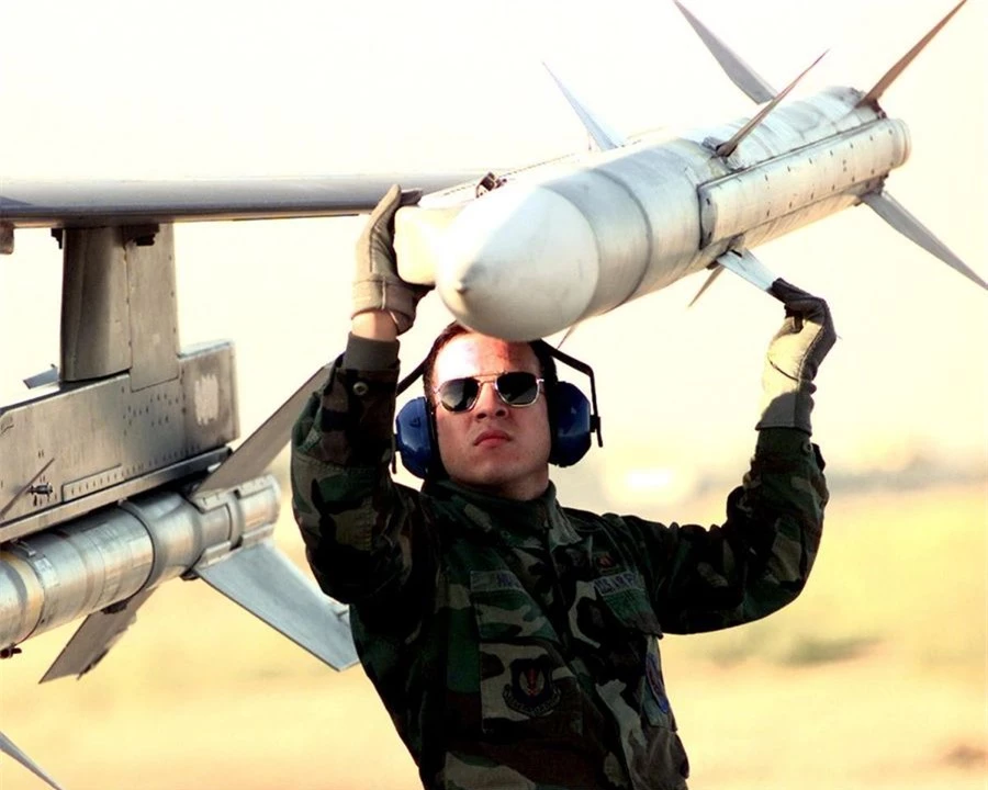 aim-120_amraam.jpg