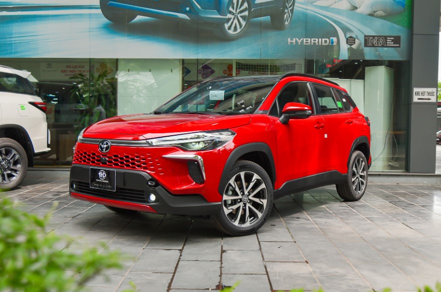 Giá xe Toyota Corolla Cross tháng 7/2024 giảm mạnh, quyết đấu với Kia Seltos