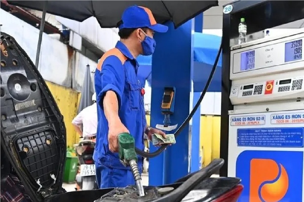 Xăng E5 RON 92 xuống dưới 22.000 đồng/lít