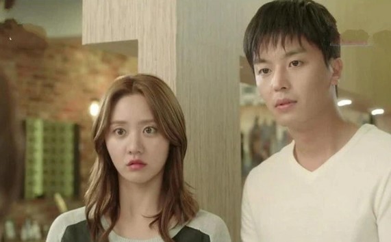 Bố tôi đòi lấy vợ mới và chúng tôi đều choáng váng trong lần đầu gặp "mẹ kế"