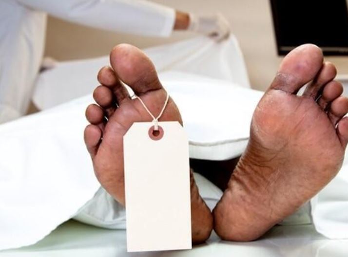 Tại sao người ta lại phải phủ vải trắng lên mặt người chết?