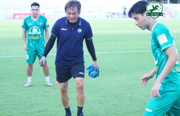 Chia tay đội bóng Việt Nam, cựu HLV HAGL chưa chốt tương lai