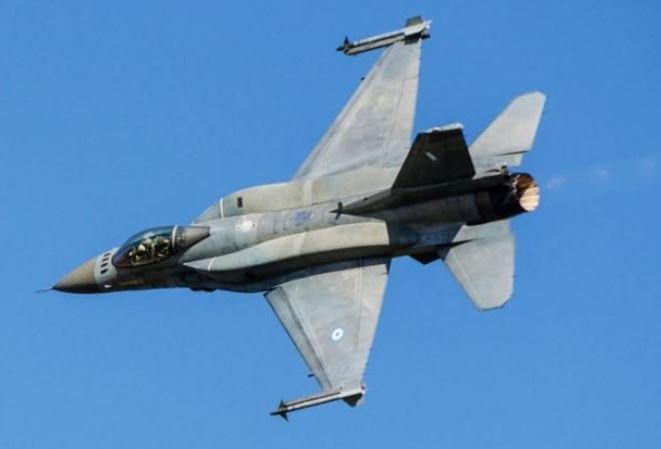 Tiêm kích F-16C Block 52+ xóa bỏ ưu thế đánh xa của Su-35?