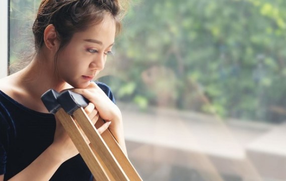 Bị vợ cũ của chồng đơm đặt bịa chuyện, trong lúc chồng cũng quay lưng lại với tôi thì chính con riêng của anh đứng ra minh oan khiến tôi choáng váng