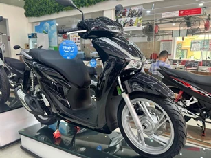 Giá xe Honda SH cuối tháng 7/2024 giảm cực mạnh, khách Việt đổ xô đặt mua vì rẻ như xe bình dân