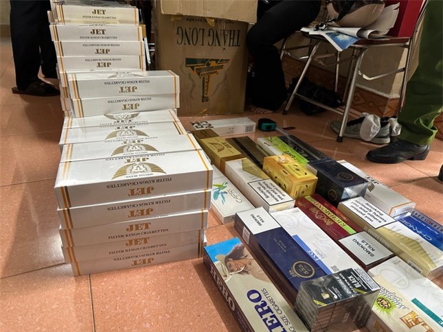 Bắt 2 đối tượng buôn bán hàng nghìn gói thuốc lá nhập lậu ảnh 1