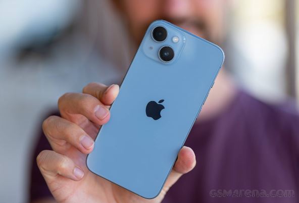 Đây là chiếc iPhone màn hình tai thỏ nhỏ gọn, giá từ 17 triệu đáng mua nhất trong tháng 7/2024