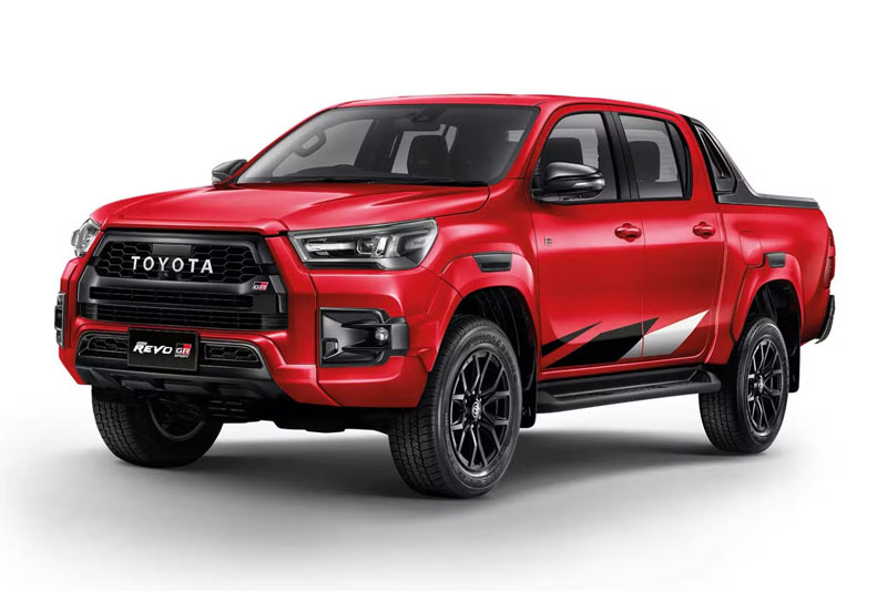 Toyota Hilux bỏ xa Ford Ranger về doanh số
