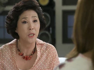 Nghe ô sin gọi con trai là 'chồng', bà mẹ chồng nấu 1 nồi nước sôi rồi dạy cho cô ta bài học
