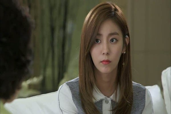 Tưởng người yêu của con trai nghèo, mẹ khinh không thèm tiếp, tới khi nghe loáng thoáng 1 câu phải đổi ngay thái độ