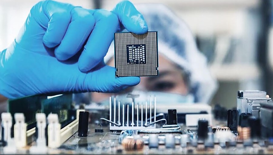 Ngành bán dẫn và cơ hội thu nhập 'nghìn đô' cho sinh viên mới ra trường