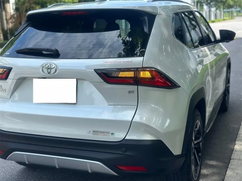 Lăn bánh chưa đầy 1 năm, Toyota Yaris Cross 2024 'siêu lướt' lên sàn xe cũ với giá thế nào? 504088