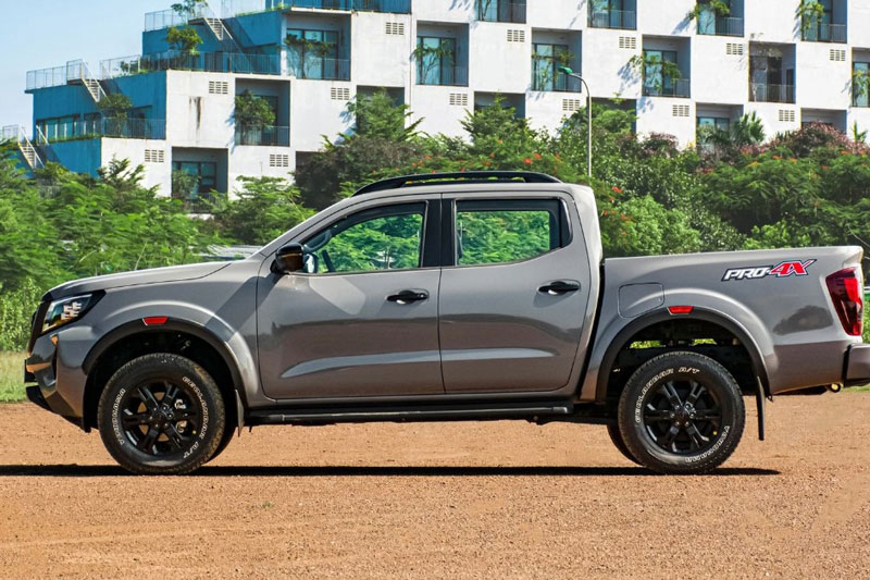 Cận cảnh Nissan Navara 2024 vừa ra mắt tại Việt Nam