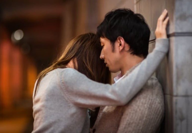 Bắt quả tang chồng ngoại tình, anh vẫn cãi không phản bội thế mà chỉ 1 câu nói của mẹ chồng tôi khiến anh ân hận vô cùng