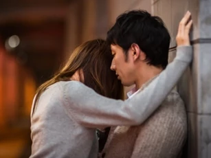 Bắt quả tang chồng ngoại tình, anh vẫn cãi không phản bội thế mà chỉ 1 câu nói của mẹ chồng tôi khiến anh ân hận vô cùng