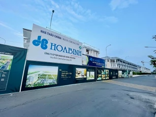 Vừa báo lãi đạt đỉnh, HBC nhận tin xấu