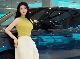 Mê mẩn với nhan sắc dàn hot girl bên xe hơi