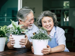 Con dâu xây nhà cho vợ chồng tôi, ngày vào nhà mới, biết số tiền con bỏ ra mà tôi sững sờ