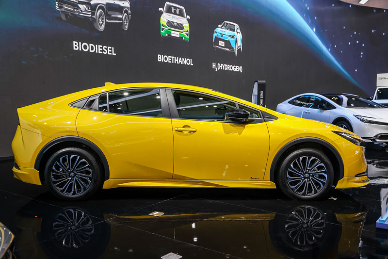 Toyota Prius HEV 2024 chốt giá hơn 1,1 tỷ đồng tại Đông Nam Á