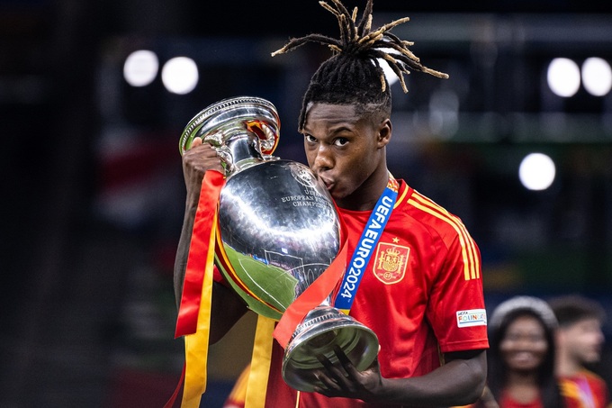 Barca sẽ có tiền mua Nico Williams, nếu đồng ý bán Raphinha