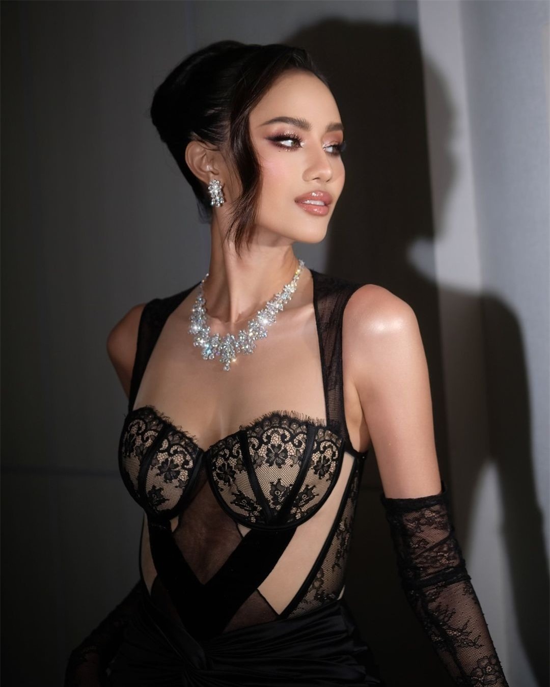 Người đẹp cao 1,8 m đăng quang Hoa hậu Hoàn vũ Thái Lan 2024 ảnh 18