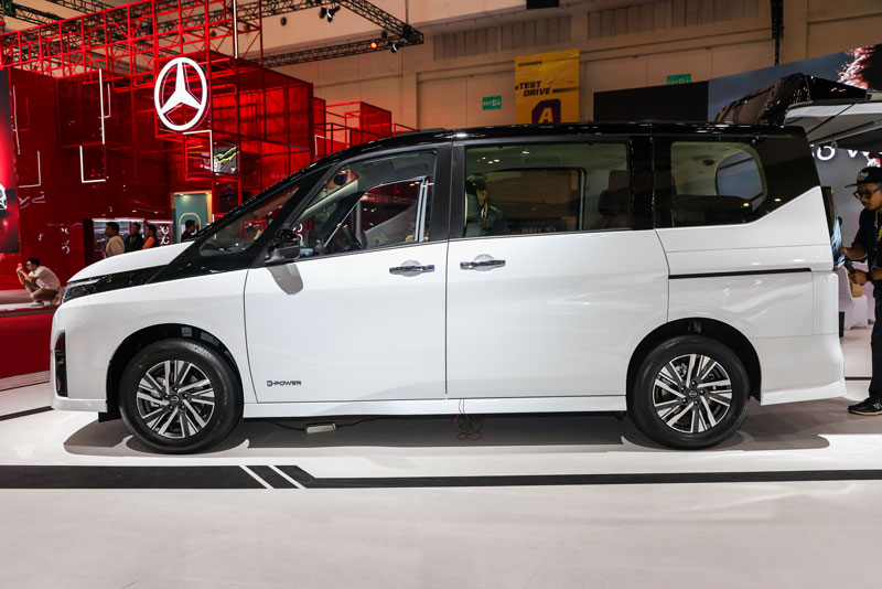 Nissan giới thiệu MPV hybrid giá hơn 1 tỷ đồng, so kè cùng Toyota Innova Cross 