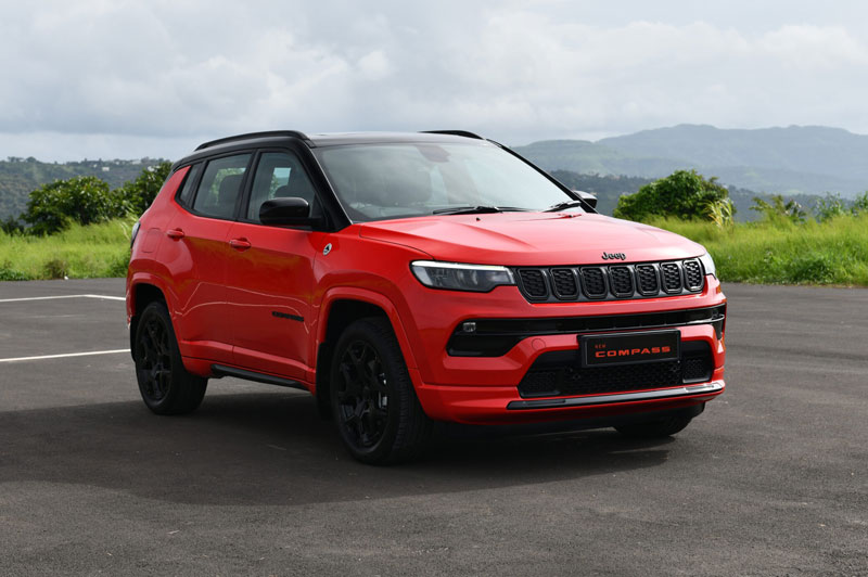 Đối thủ của Kia Seltos, Toyota Corolla Cross ra mắt với giá hơn 620 triệu đồng