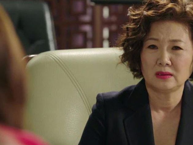 Nhìn mâm cơm dang dở mà em dâu cho mẹ ăn, chúng tôi quyết định tặng ngôi nhà 3 tỷ cho em