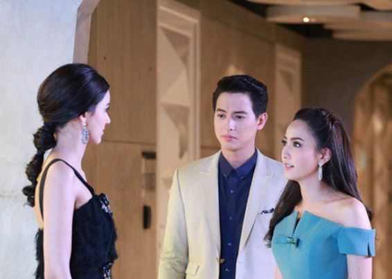 Thẳng tay cho người này 100 triệu, vừa về nhà tôi thấy chồng đang quỳ sẵn