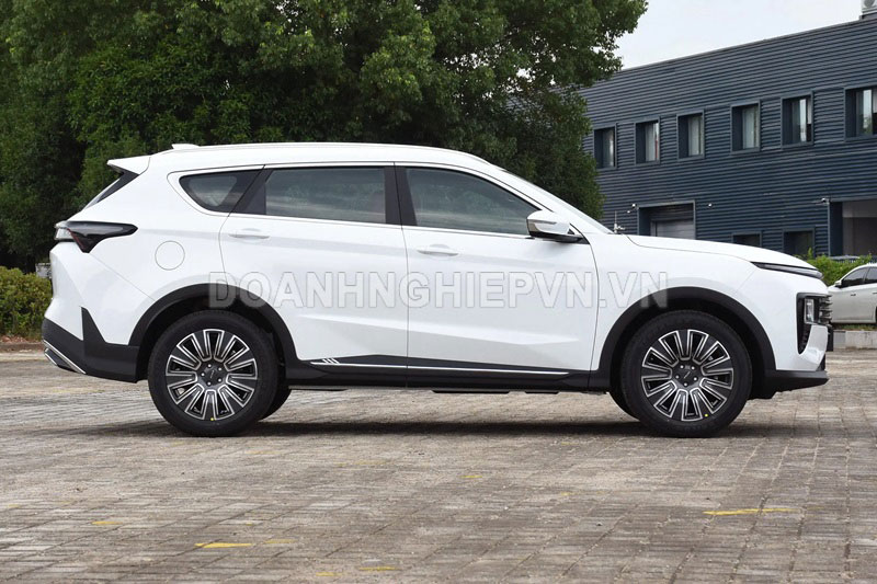 SUV lớn ngang Hyundai Santa Fe, công suất 184 mã lực, giá hơn 360 triệu đồng