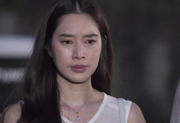 Vừa từ nhà hàng sang trọng bước ra, một nhóm người đã chỉ tay đe dọa bạn trai tôi, nghe chuyện họ nói mà tôi xây xẩm mặt mày