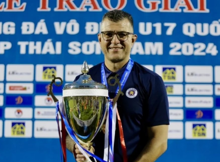 HLV Brazil của LĐBĐ Việt Nam nói gì khi đi vào lịch sử?