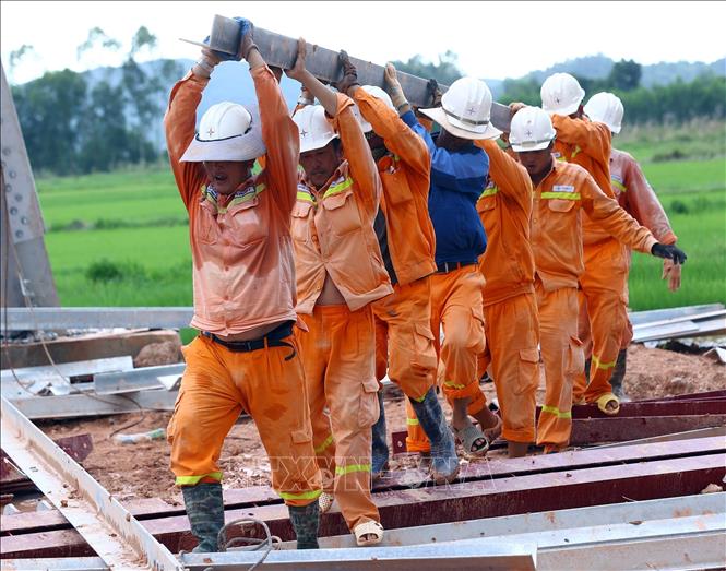 Đường dây 500kV mạch 3 trên đường 'về đích' - Bài 1: Vượt nắng - Thắng mưa