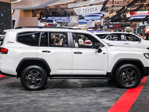Toyota Land Cruiser 300 GR Sport 2024 ra mắt: Công suất 301 mã lực, ngoại hình hầm hố, giá 4,2 tỷ đồng