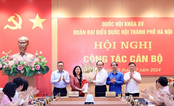 Bà Bùi Thị Minh Hoài được bầu làm Trưởng đoàn ĐBQH TP Hà Nội