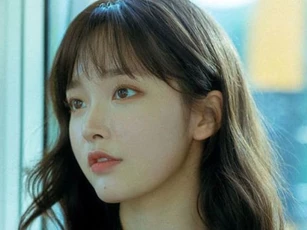 Chủ nhà trọ mang bình rượu quý qua cho bạn trai tôi và cuộc nói chuyện của hai người làm tôi run sợ đánh rơi cả mâm cơm