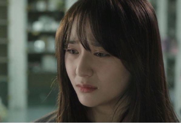 Đang nguy kịch, mẹ chồng nắm chặt tay con dâu út rồi chỉ vào ngăn tủ có 'sổ đỏ và 10 cây vàng', nghe xong lời căn dặn, ai cũng sửng sốt