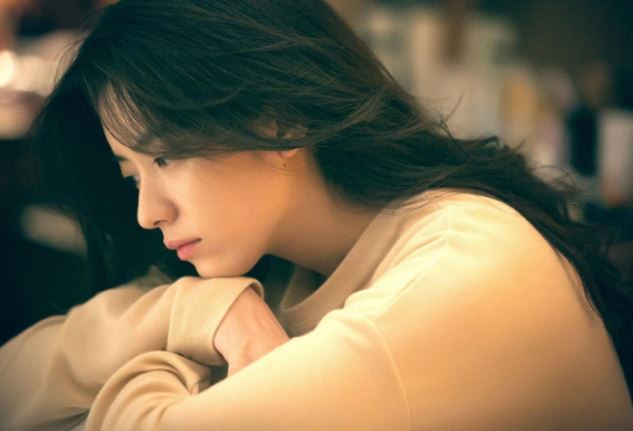 Đến thăm bạn trai ốm, vừa nhìn thấy mẹ anh ấy tôi đã tái mặt quay về