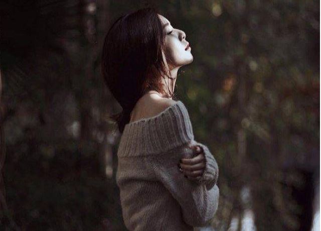 Lựa tới lựa lui một hồi, chồng tương lai chọn ngay cặp nhẫn cưới khiến tôi tái mặt vì sốc