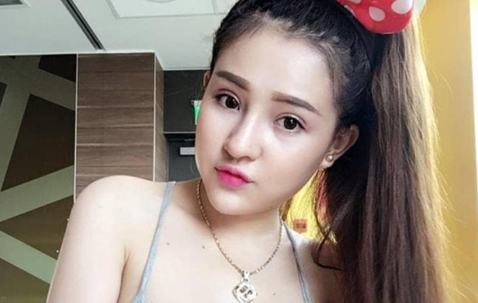 Nhan sắc thời chưa phẫu thuật thẩm mỹ của Ngân 98 gây bất ngờ