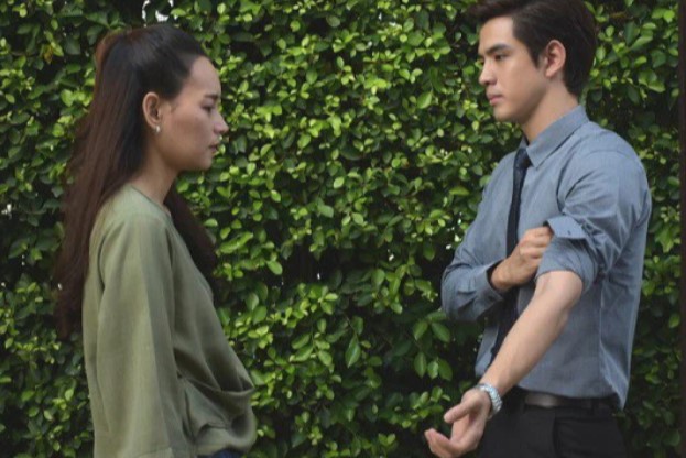 Đưa người yêu đi gặp bạn, nào ngờ vừa nhìn thấy nhau, bạn trai tôi trở nên cáu kỉnh, lúc về, anh còn hỏi một câu khiến tôi quay cuồng